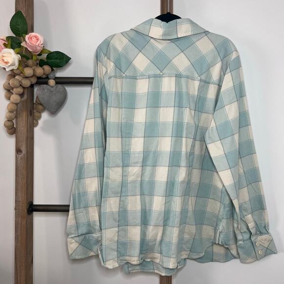 Christopher and Banks Petite Long Sleeve Button Down Shirt Size Medium - Picture 3 of 6